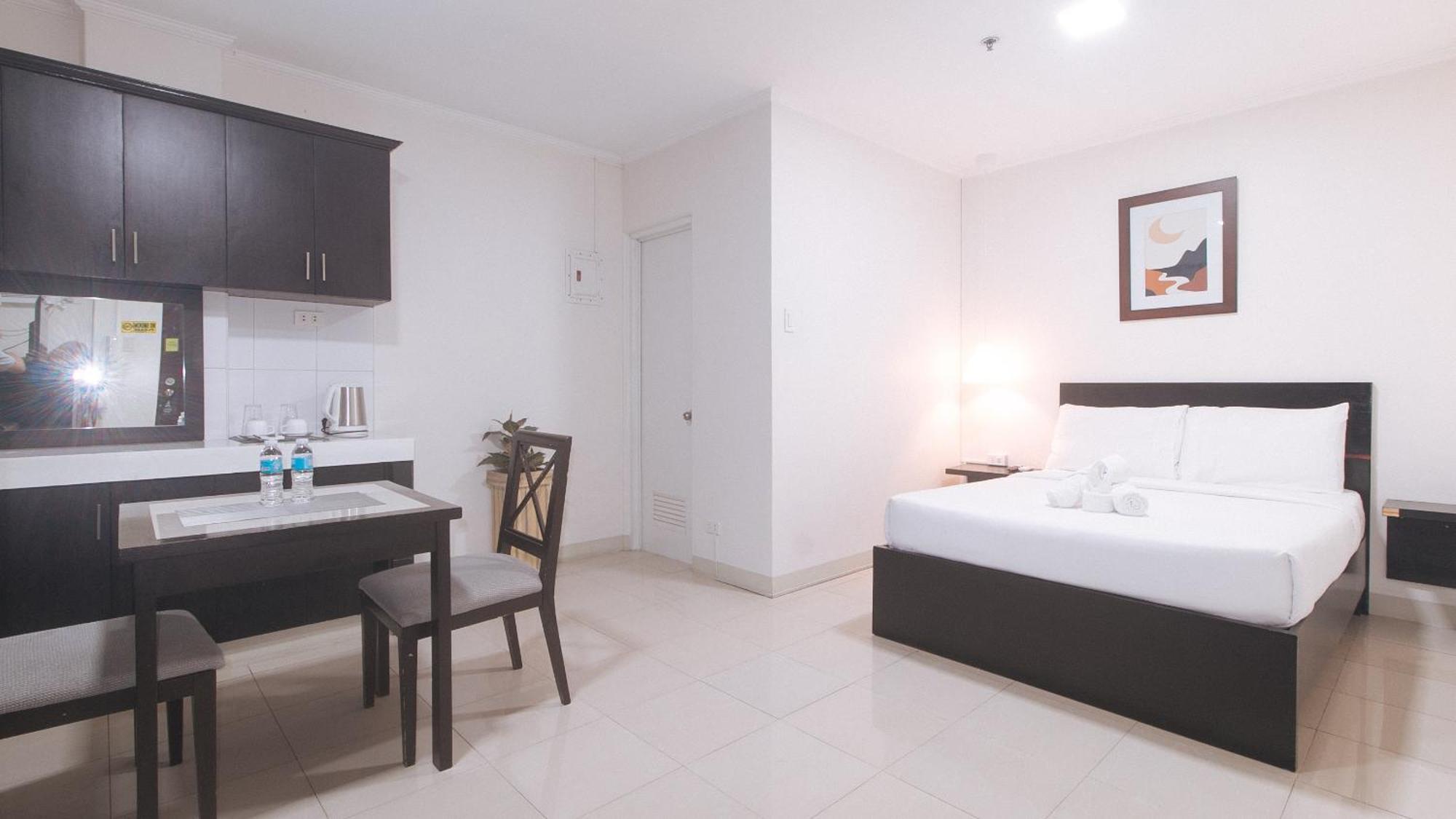 Urbanview At Evangelista Street Makati Makati City Exterior photo