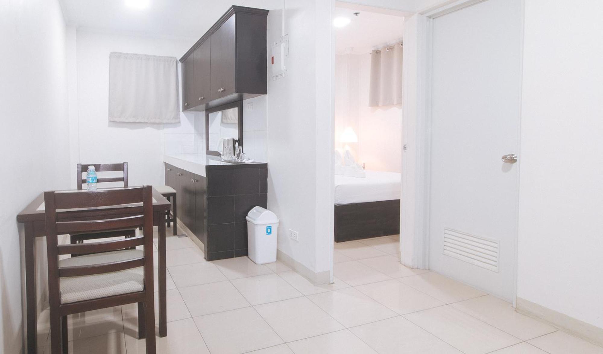 Urbanview At Evangelista Street Makati Makati City Exterior photo