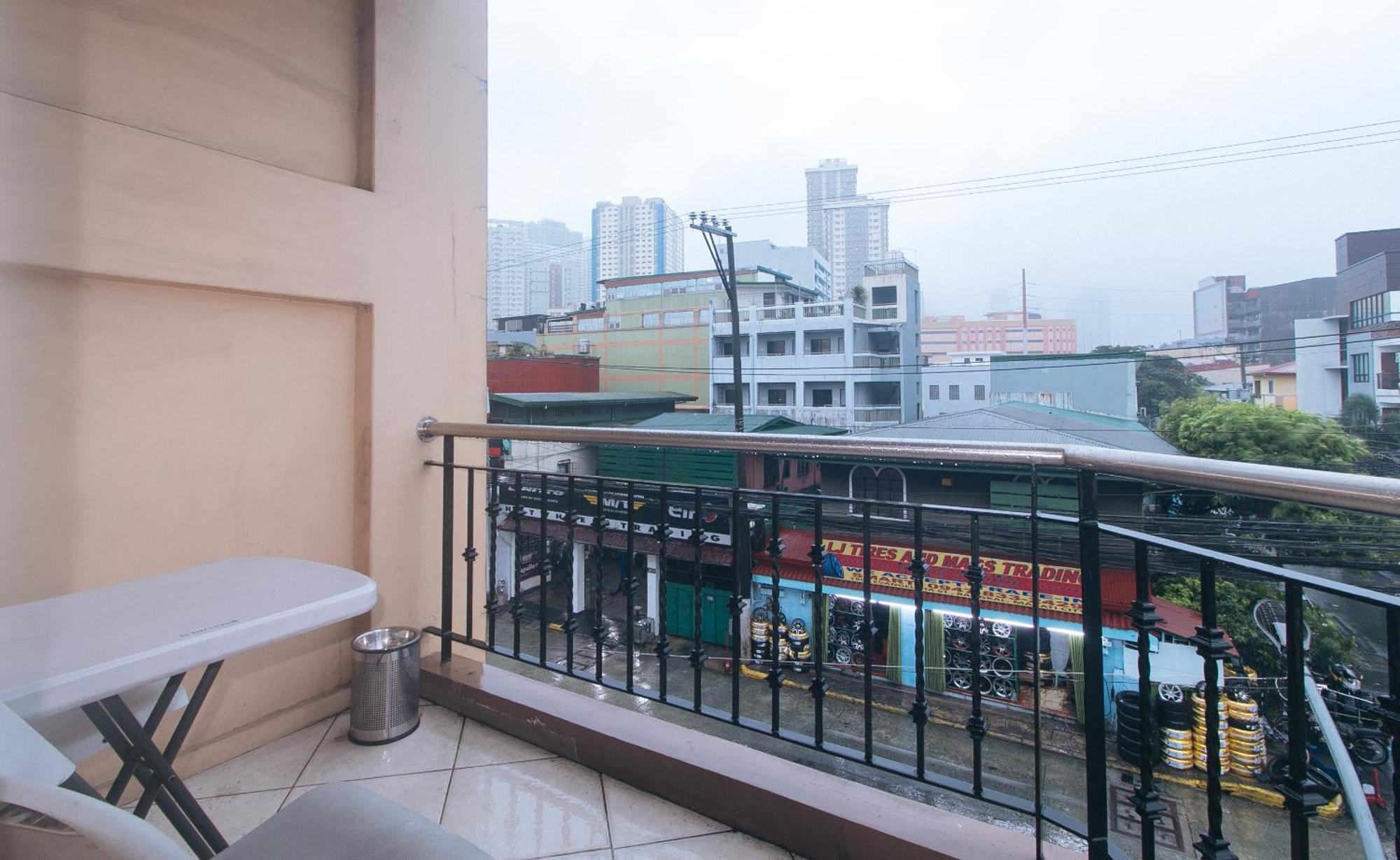 Urbanview At Evangelista Street Makati Makati City Exterior photo