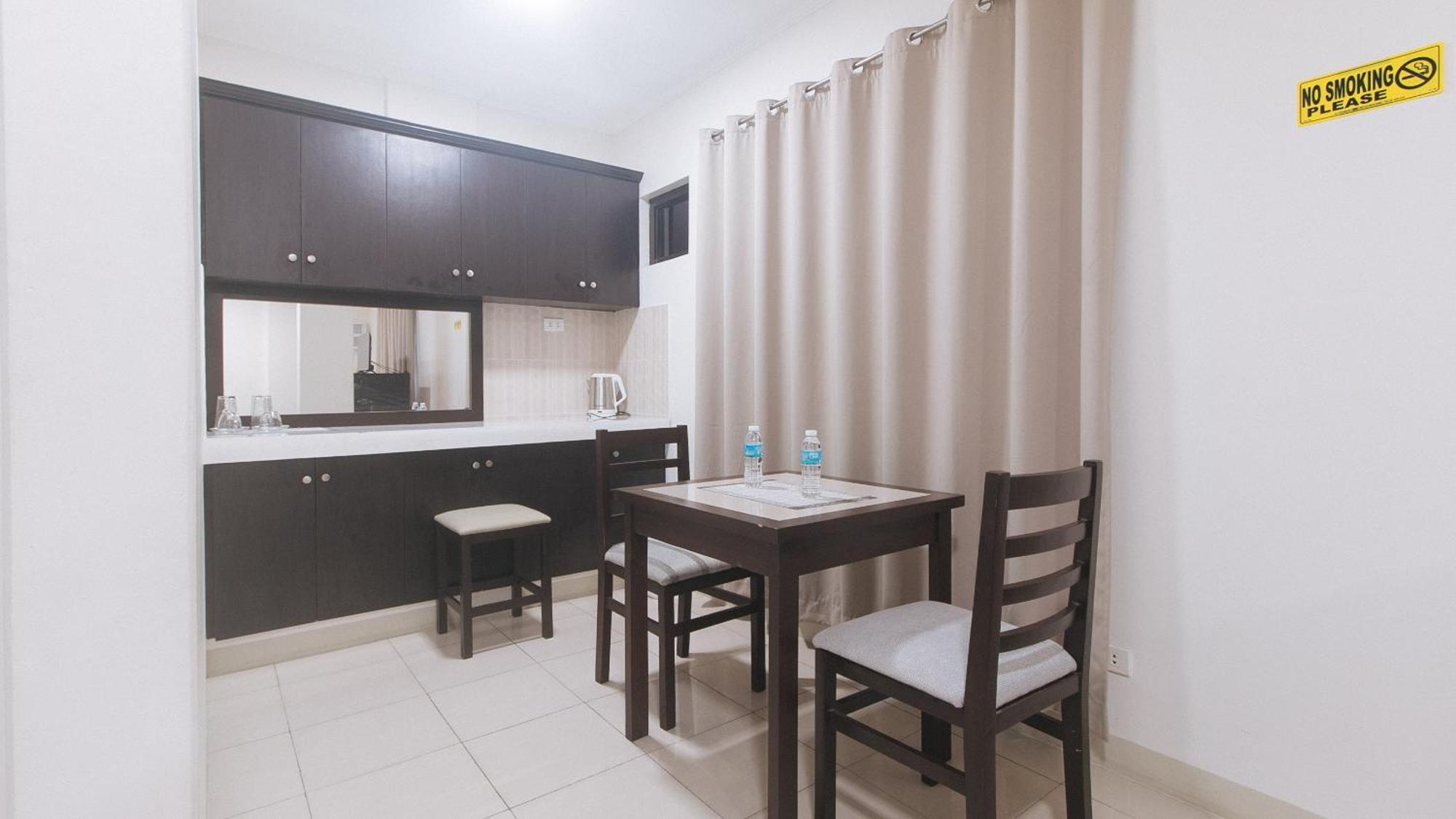 Urbanview At Evangelista Street Makati Makati City Exterior photo